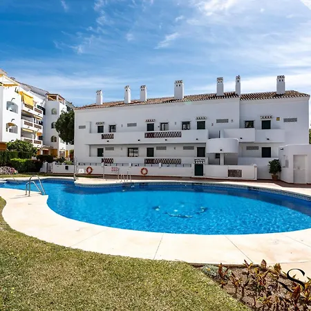 Poolside 2 Bedroom Retreat Apartment *