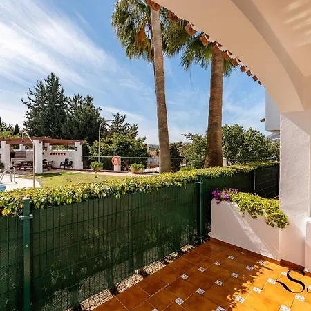 Poolside 2 Bedroom Retreat * Benalmadena