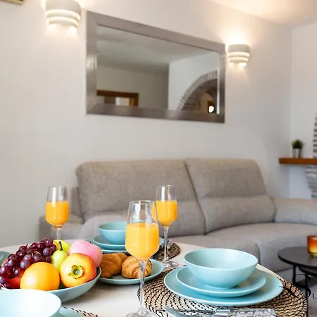 Poolside 2 Bedroom Retreat * Benalmadena