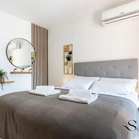 Poolside 2 Bedroom Retreat Apartment Benalmadena