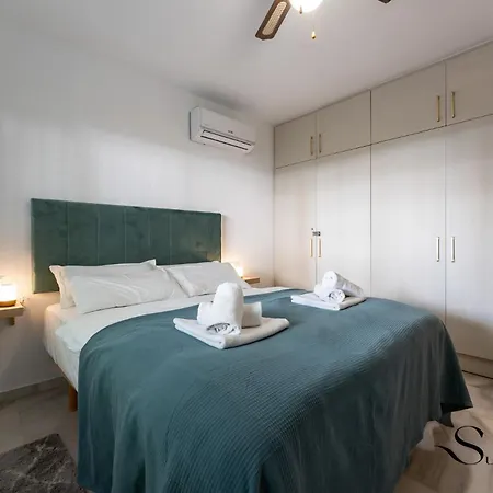 Apartment Poolside 2 Bedroom Retreat *