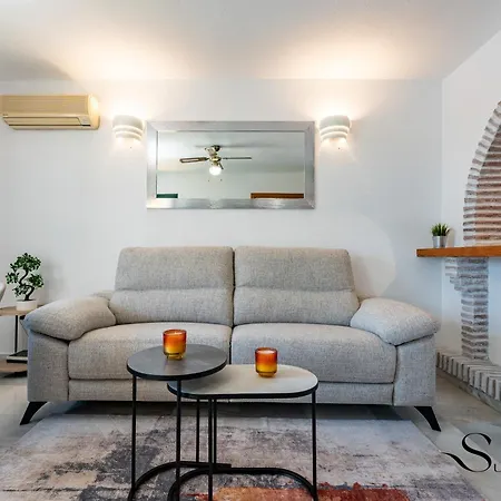 Poolside 2 Bedroom Retreat Apartment *