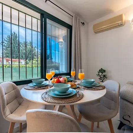 Poolside 2 Bedroom Retreat * Benalmadena