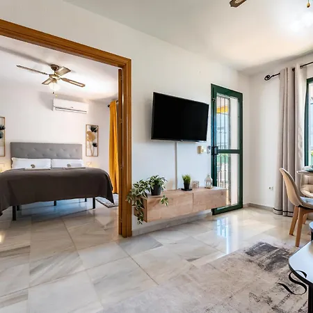 Poolside 2 Bedroom Retreat Apartment *