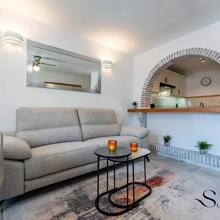 Poolside 2 Bedroom Retreat Apartment