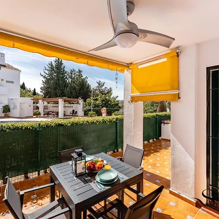 Poolside 2 Bedroom Retreat *