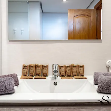 Poolside 2 Bedroom Retreat